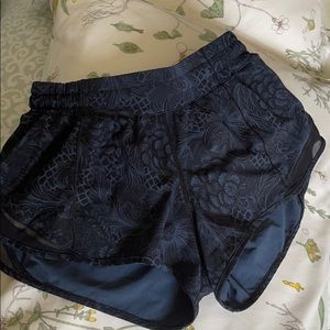 LULULEMON HOTTY HOT SHORT